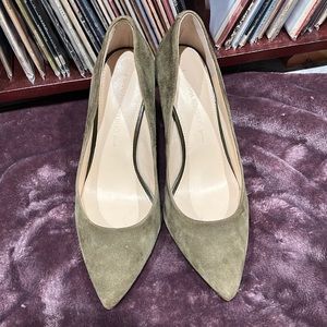 Banana republic heals - army green suede size 7.5